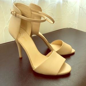 NINE WEST tan heels